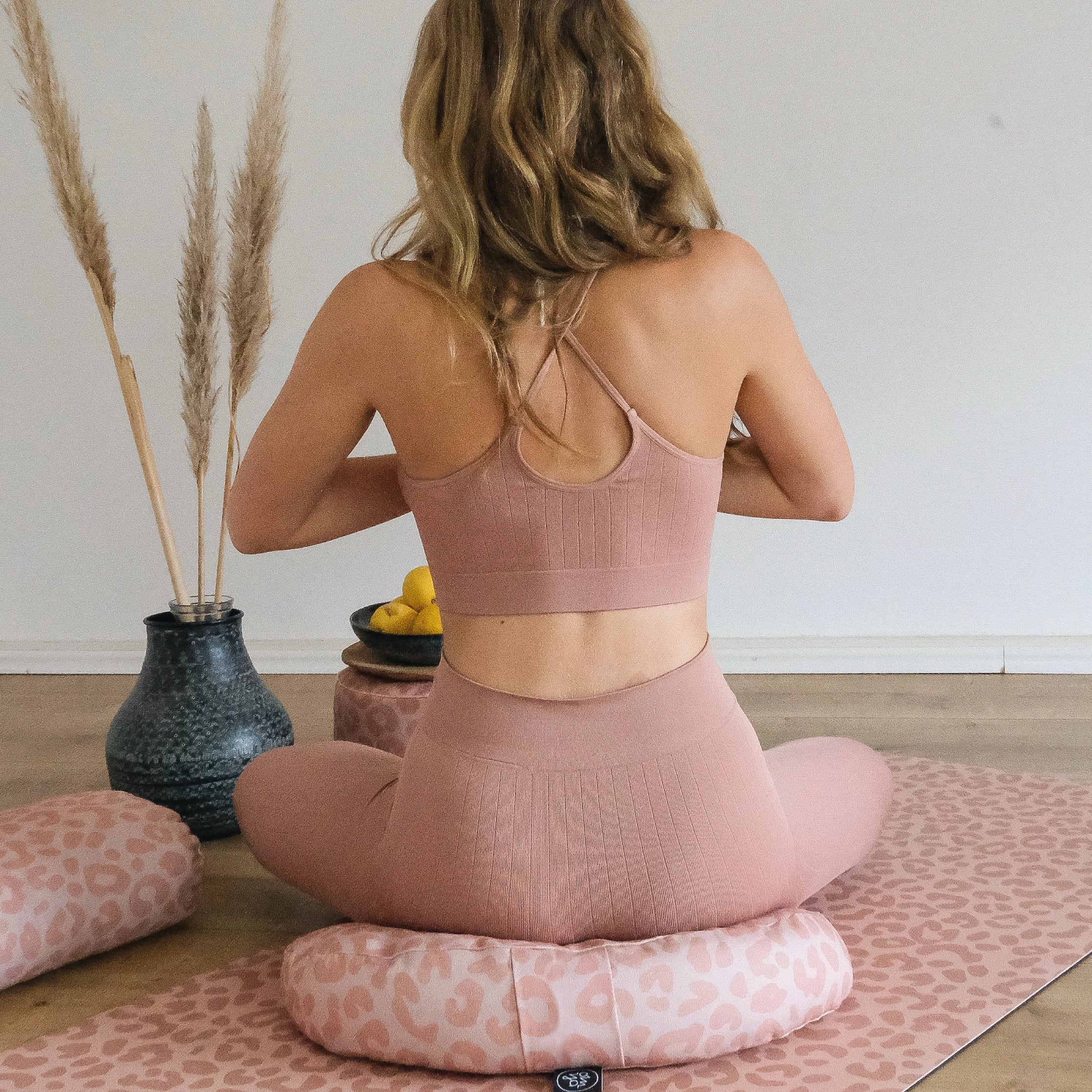 Design Yoga Halbmond Kissen - Blush Leo (B-Ware)